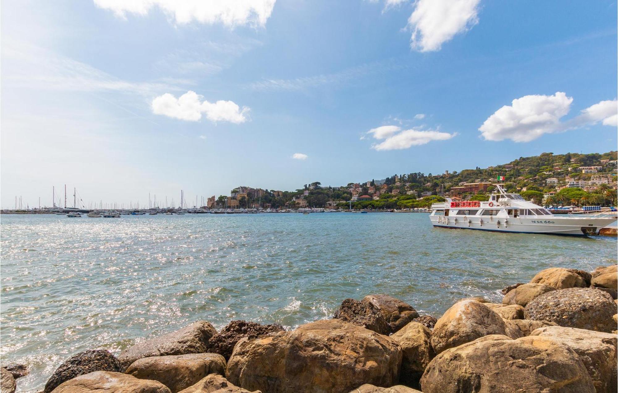 1 Bedroom Lovely Apartment In Rapallo Esterno foto