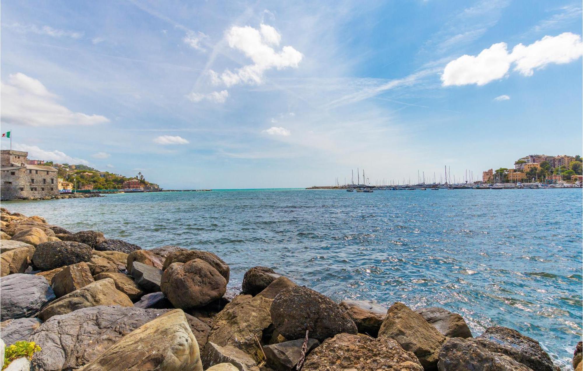 1 Bedroom Lovely Apartment In Rapallo Esterno foto